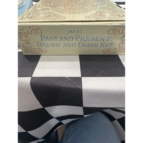 Avon Past and Present Brush and Comb Set Vintage Ornate Design Gift Boxed vanity - Picture 4 of 5